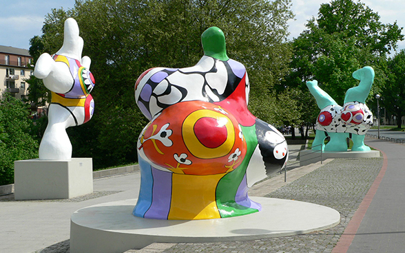 «Nanas» de Niki de Saint Phalle en la orrilla del Leine en Hannover