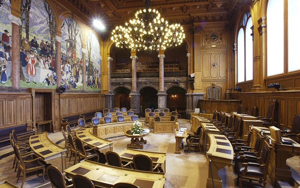 La salle vide du Conseil des États dans le Palais fédéral.