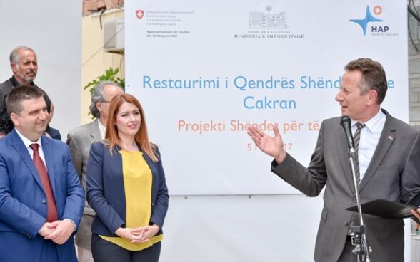 Albania's Minister of Health Ogerta Manastirliu and Swiss Ambassador Christoph Graf inaugurating the health centre in Cakran, Fier. ©FDFA