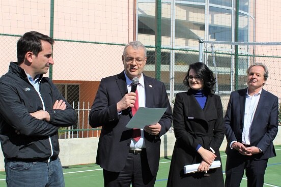 Swiss Ambassador Adrian Maître (centre) with Mayor of Tirana Erion Veliaj (left) at the inauguration of sport facilities in the suburb of Kashar.