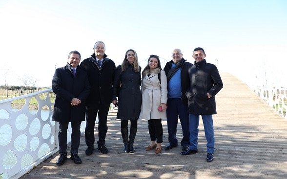 Mayor of Lezha Pjerin Ndreu (first from left) and Swiss Ambassador Adrian Maître (second from left) during the inauguration of infrastructure improvements in Lezhe, 14.12.2021. 