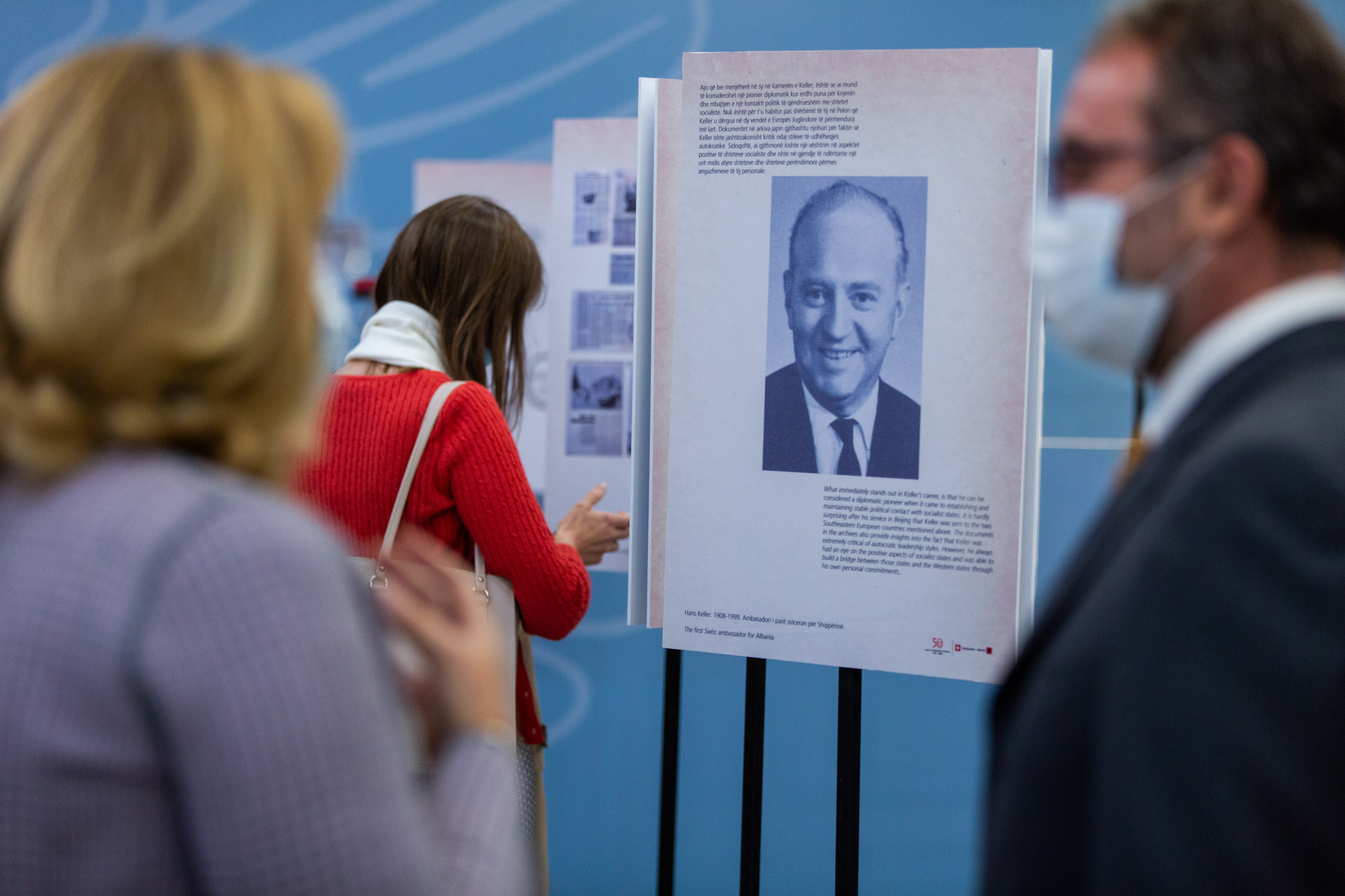 An exhibition with photos and documents from Swiss and Albanian archives was organised at the Ministry for Europe and Foreign Affairs and at the National Historical Museum. 