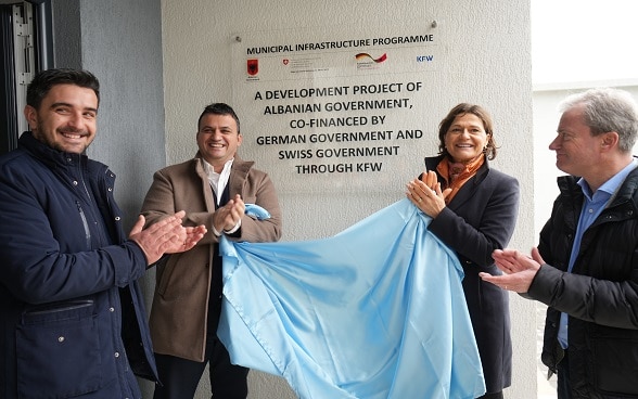 Swiss Ambassador in Albania Ruth Huber (centre right) unveiling the plaque at Gjirokastër water utility with Mayor Flamur Golemi (centre left) and KfW representative Arne Gooss (right).