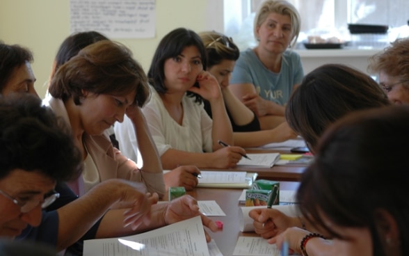 Armenian Women Get Ready for Elections © SDC