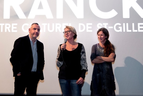 La réalisatrice suisse Séverine Cornamusaz (à droite) avec les producteurs Florence Adam et Sergio Ghizzardi. 