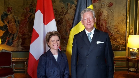 La Secrétaire d’Etat Marie-Gabrielle Ineichen-Fleisch avec le Secrétaire d'Etat au Commerce extérieur Pieter De Crem. 