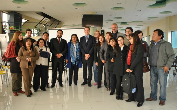 Equipo de Acceso a justicia acompañados por el Embajador de Suiza en Bolivia