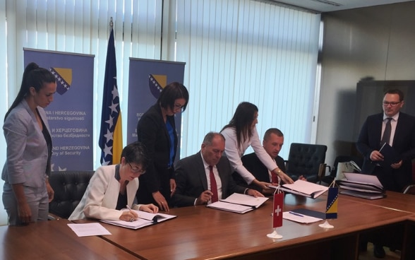 Support to Bosnia and Herzegovina in efficient migration and border management_Agreement signing_Barbara Dätwyler Scheuer_26.07.2017