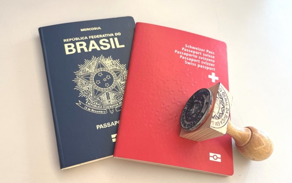 Passaportes e carimbo consular
