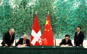 Image of signing of FTA