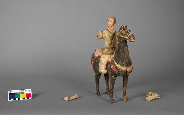 Statuette « cavalier sur sa monture » de la dynastie Han