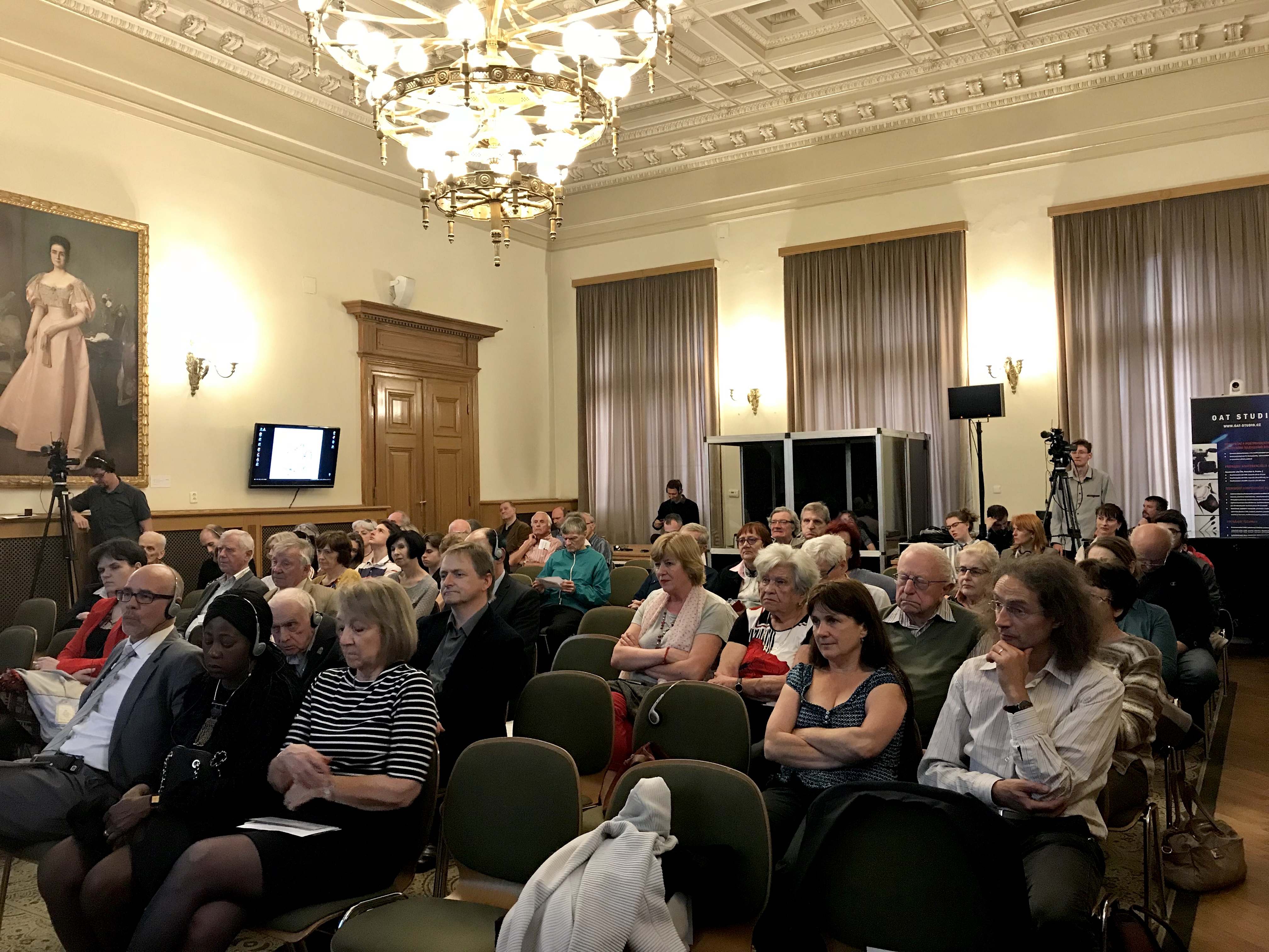 Podiumsdiskussion an der Akademie der Wissenschaften. Erfahrungen mit der Integration von Ausländern in die Gesellschaft in der Schweiz und in der Tschechischen Republik, Erfahrungsaustausch und Beispiele guter Praxis.