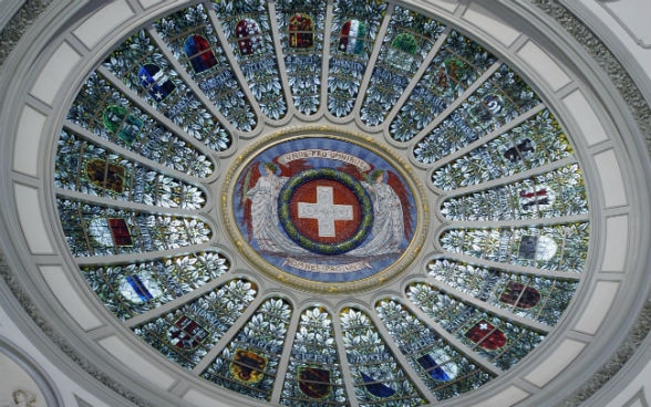 Coupole montrant les 26 emblèmes des cantons suisses, © DFAE, Présence Suisse 