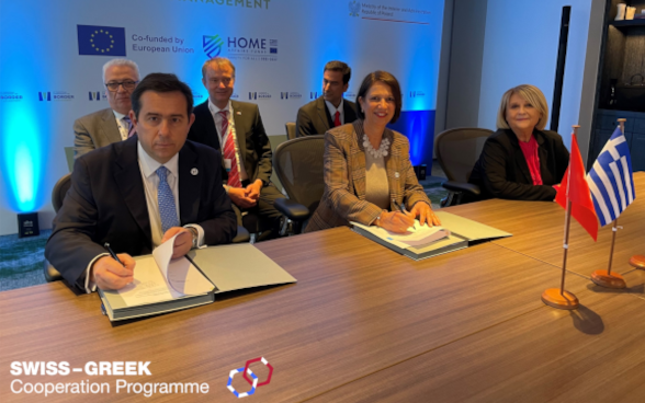 Minister of Migration and Asylum, Notis Mitarachi, and State Secretary for Migration, Christine Schraner Burgener, during the signing ceremony.