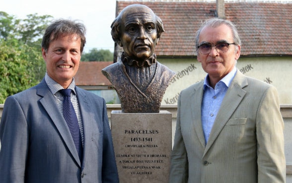 Urs Brönnimann, Schweizer Geschäftsträger a.i.  mit dem österreichischen Honorarkonsul von Nyiregyháza, Dr. László Barabás. © Stiftung Tokaj 