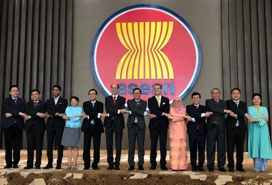 Swiss Assistant State Secretary for Asia-Pacific Raphael Nägeli (8th from left) and ASEAN Deputy Secretary General Hoang Anh Tuan (7th from left) co-chaired the 4th ASEAN-Switzerland Joint Sectoral Cooperation Committee Meeting in Jakarta.