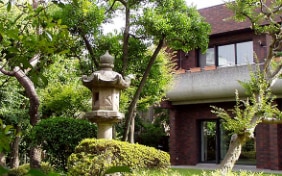 Le bâtiment de l'ambassade à Tokyo