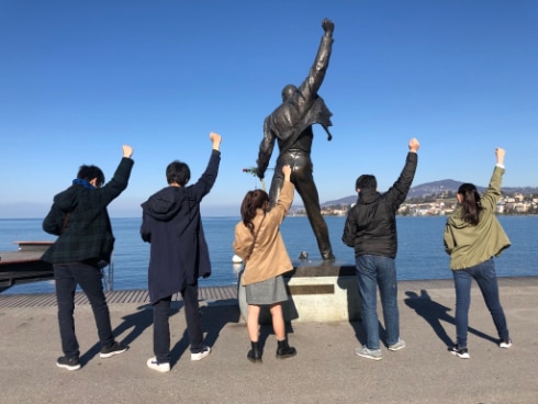 The five students in front of the statue of Freddie Mercury by the Lake Geneva　©2015 Support Our Kids