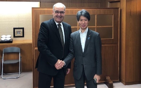 Federal Councillor Guy Parmelin and Mr. Yoshihiko Isozaki, State Minister of Economy, Trade and Industry ©Embassy of Switzerland in Japan