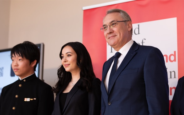 Ms. Helena Alesi Goto (center) attended the launch event of the Grand Tour of Switzerland in Japan at the Residence of Ambassador Jean-François Paroz (right) ©Ayako Suzuki