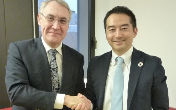 ジャン=フランソワ・パロ駐日スイス大使 と つくば市の五十嵐 立青市長 ©茨城県つくば市