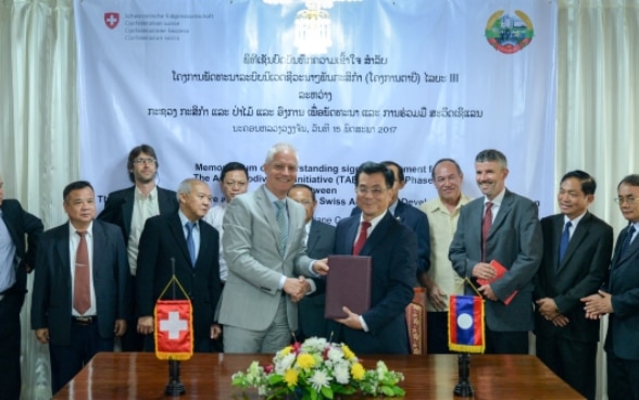 A Memorandum of Understanding was signed yesterday by H.E. Dr. Phouang Parisak Pravongviengkham, Deputy Minister of Agriculture and Forestry and Mr. Tim Enderlin, Director of Cooperation for the Mekong Region of the Swiss Agency for Development and Cooperation (SDC).