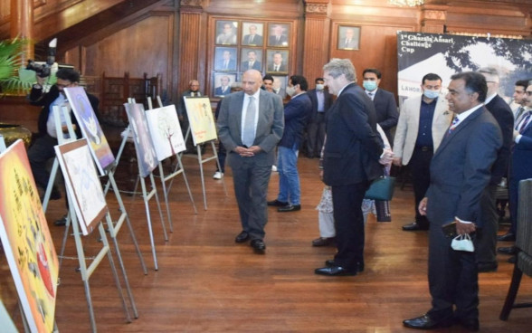 Ambassador Bénédict de Cerjat with the Governor of Punjab  viewing  painting exhibition promoting inter-faith harmony