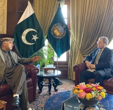 Ambassador Bénédict de Cerjat with the Governor of Khyber  Pakhtunkhwa, H.E. Mr. Shah Farman
