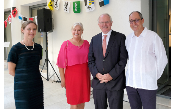 Ambasador Švajcarske Urs Šmid,  Ambasador SAD-a Kristofer R. Hil  i njegova supruga Džuli Hil,  Zamenica ambasadora Švajcarske Saskia Salcman