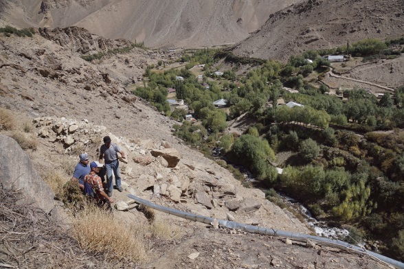 Diskussion über Integriertes Wasserressourcenmanagement im Dorf Tsorj. Der Pamir