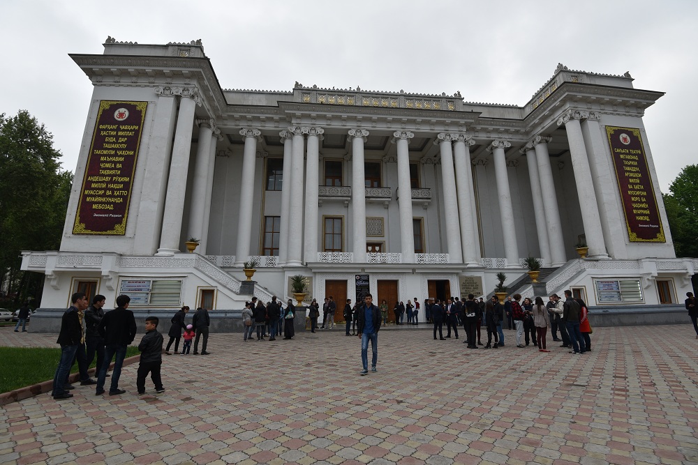 Premier jour du Festival. Théâtre de l'opéra et du ballet du Tadjikistan. 