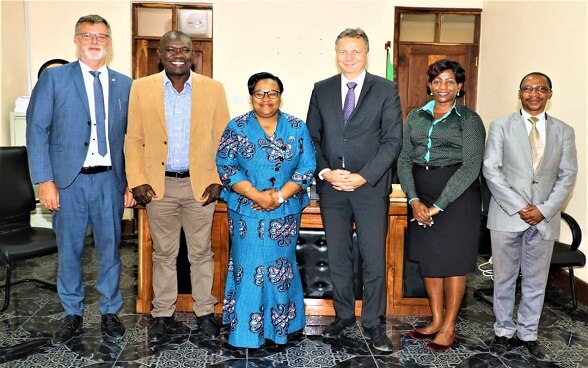 Group photo - meeting with the Ministry of Natural Resources and Tourism