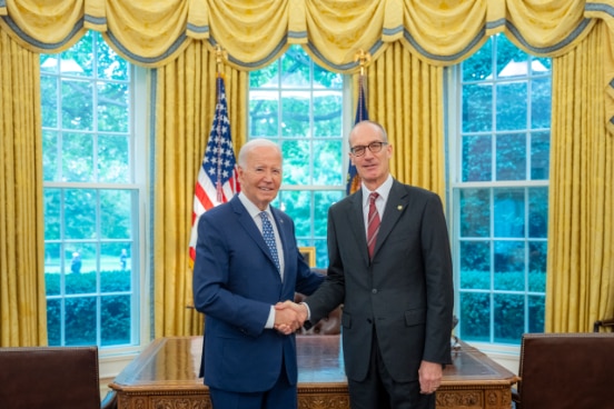 Ambassador Heckner presenting his credentials