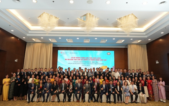 Graduates of the Swiss BET program with the Deputy Governor of SBV and the Swiss Ambassador as well as other guests at the graduation ceremony in Da Nang