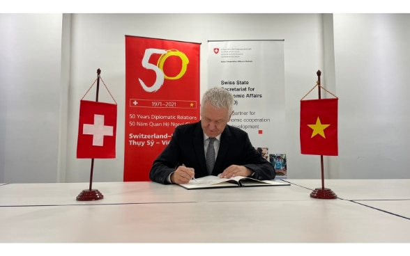 Swiss Ambassador to Vietnam Ivo Sieber signing the Swiss BET Agreement