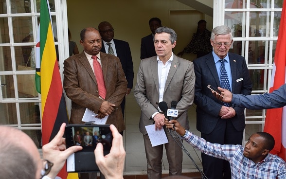 Swiss Foreign Affairs Minister visits HIV/AIDS clinic in first visit to Zimbabwe 