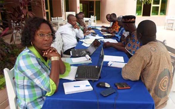 Blandine Codija Agossou, lors d’une séance de travail réunissant des membres du Ministère de l’alphabétisation