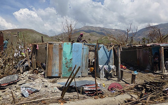 Baracche danneggiate dall’uragano Matthew ad Haiti.