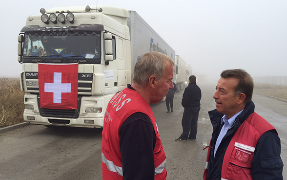 Un convoglio costituito da 20 camion con circa 293 tonnellate di merci ha raggiunto Donetsk. Trasportava, tra l’altro, solfato di alluminio e cloro per le centrali idriche del Donbas, nonché reagenti e farmaci oncologici per due ospedali. 