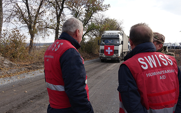 Ein Transport bestehend aus 20 Lastwagen mit einer Lieferung von 293 Tonnen erreichte Donetsk. Er transportierte u.a. Aluminiumsulfat und Chlor, vorgesehen für die Wasserwerke Donbas sowie Krebsmedikamente.
