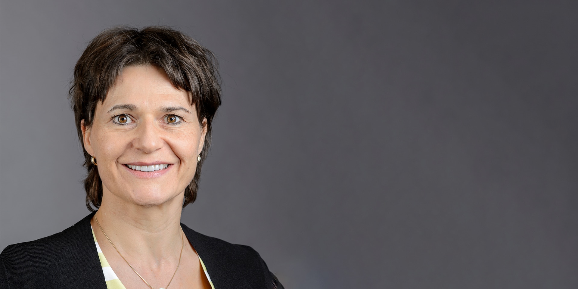 Portrait von Ruth Huber, Vizedirektorin und Leiterin Direktionsbereich Ostzusammenarbeit der DEZA. 