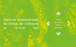 Póster publicitario de la 33.ª edición del Festival Internacional de Cine de Friburgo, letras blancas sobre fondo verde con la imagen de una mariposa.