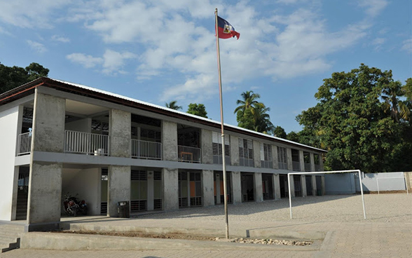 Vue d’un des bâtiments de l’école reconstruite. © DDC 