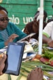 Agricoltori in una clinica per piante in Perù