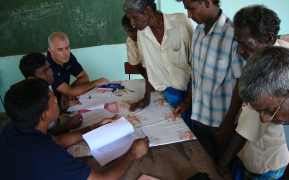 Lars Büchler with people of Sri Lanka.