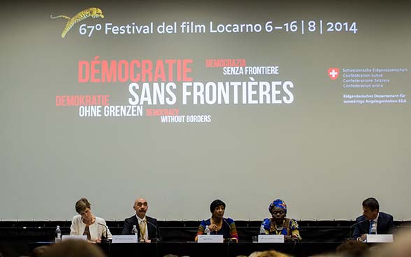 Panel discussion on the issue of impunity for sexual violence against women and girls, with Danaé van der Straten Ponthoz (TRIAL), Giancarlo De Picciotto (SDC), Navi Pillay (UN High Commissioner for Human Rights), Venantie Bisimwa Nabintu (Women’s Network for Justice and Peace, Democratic Republic of the Congo) and Reto Ceschi (panel moderator). 