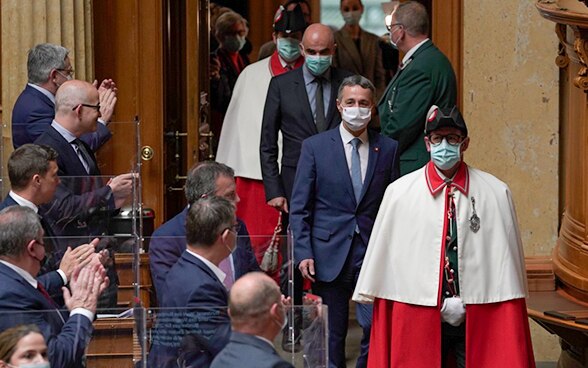 Die Vereinigte Bundesversammlung applaudiert dem Bundespräsidenten Ignazio Cassis und dem Vize-Bundespräsidenten Alain Berset nach der Wahl.