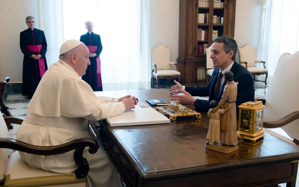Ignazio Cassis with Pope Francis and Archbishop Paul Richard Gallagher.