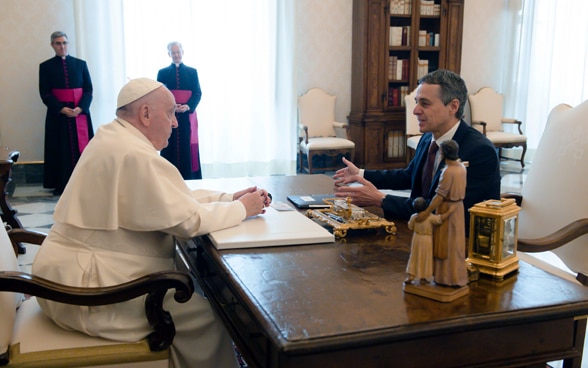 Ignazio Cassis insieme a Papa Francesco.