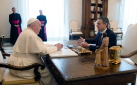 Der Bundespräsident trifft den Papst und die Schweizergarde